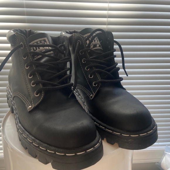 Roots TUFF Boots Mens 7 ( Women's 9 ) - Picture 1 of 9